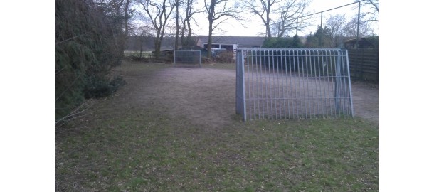 Verwaarloost trapveldje Garderen