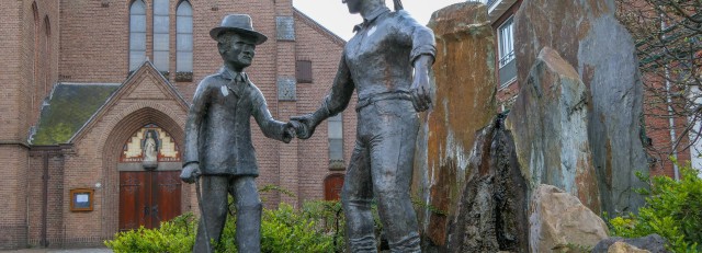 Kunst (beeld bij Catharinakerk Barneveld).jpg