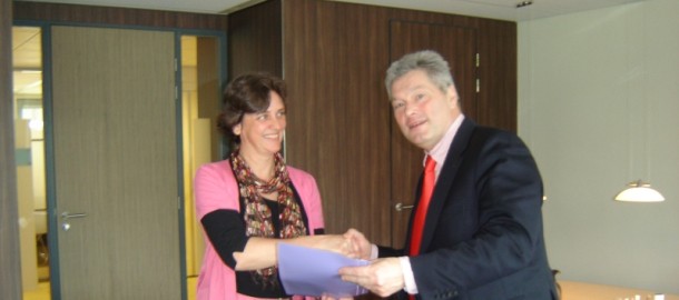 Kuiper en Houben bijgesteneden