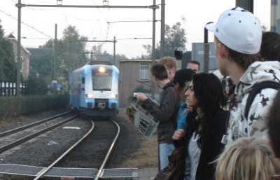 De nieuwe trein rijdt Barneveld-Centrum binnen
